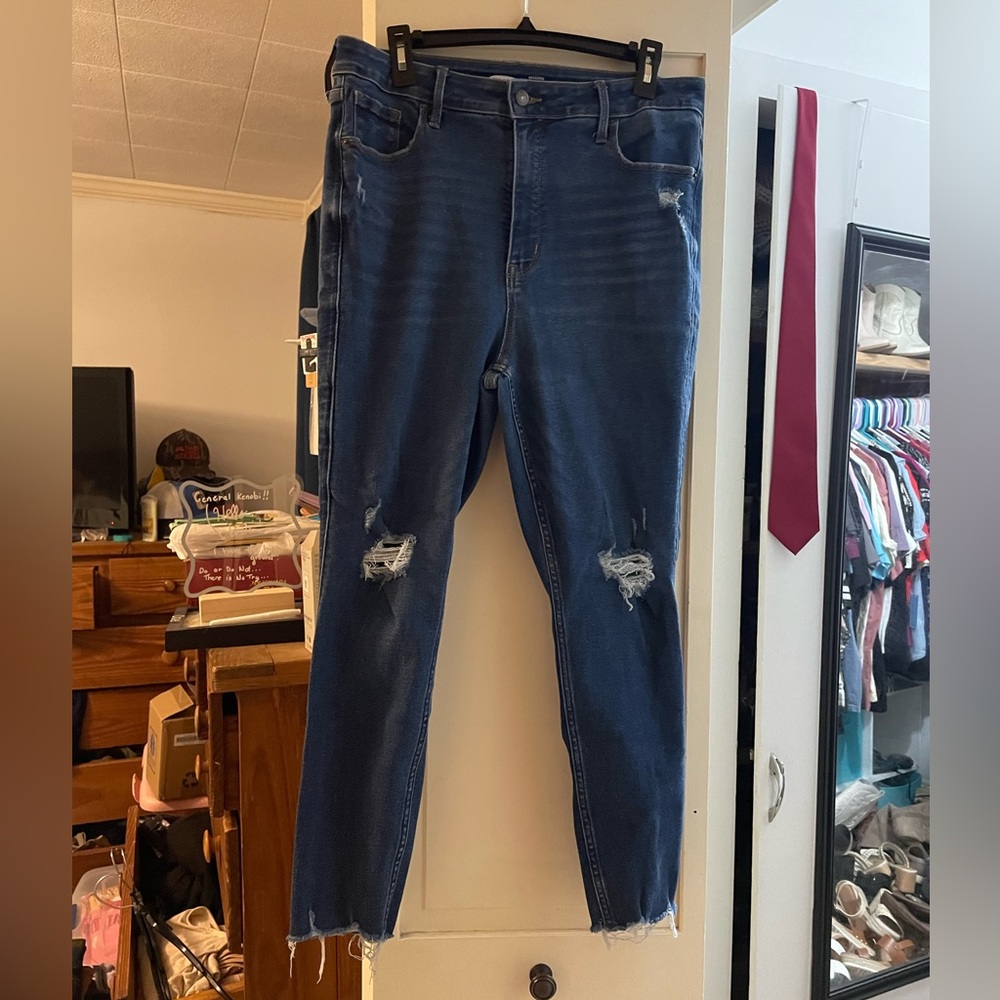Distressed Women's Skinny Jeans